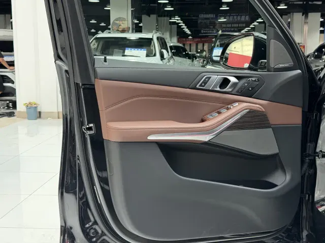 BMW X7 — Фото автомобиля 12
