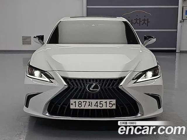 Lexus ES — Фото автомобиля 2