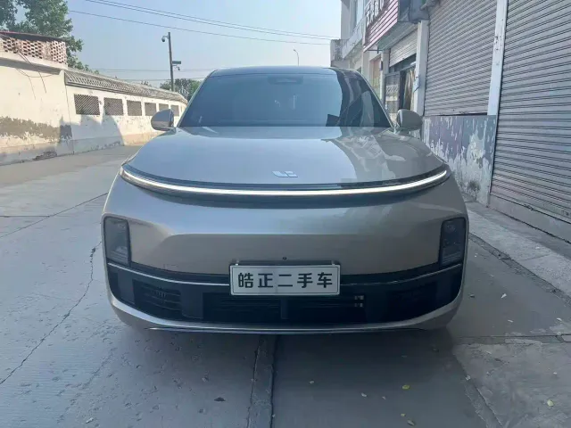 Li Auto L8 — Фото автомобиля 2