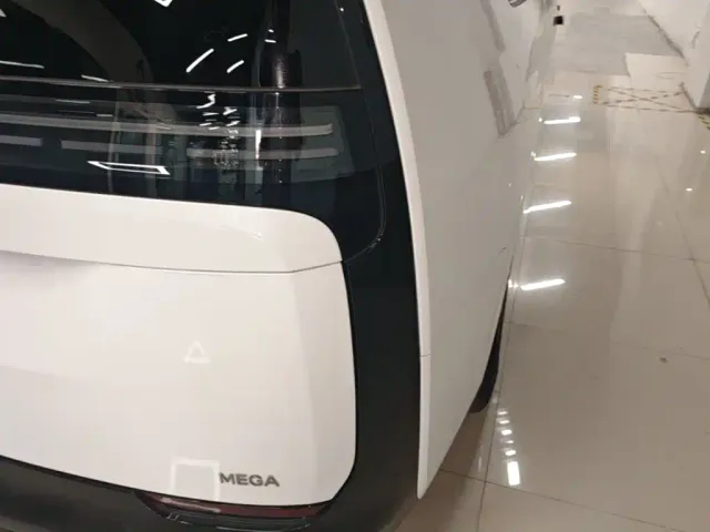 Li Auto MEGA — Фото автомобиля 7