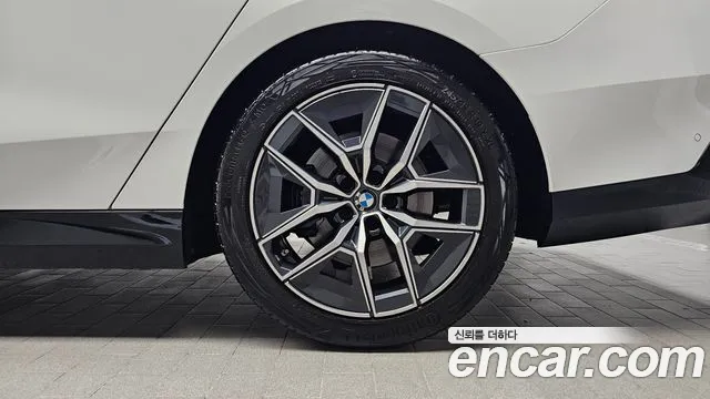 BMW 5-Series — Фото автомобиля 18