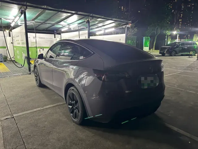 Tesla Model Y — Фото автомобиля 7
