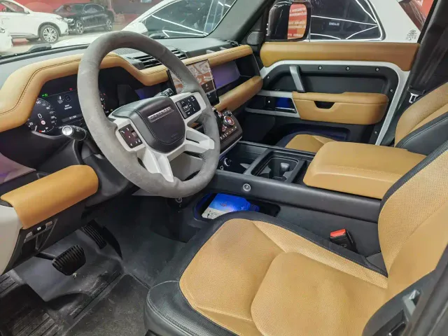 Land Rover Defender — Фото автомобиля 17