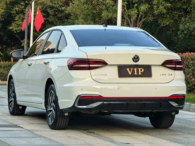 Volkswagen Lavida — Фото автомобиля 3