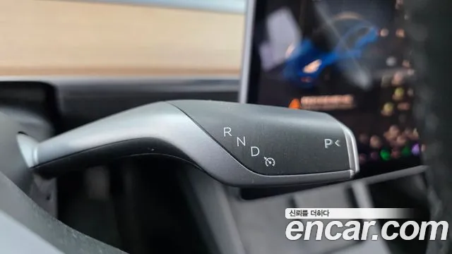 Tesla Model 3 — Фото автомобиля 12