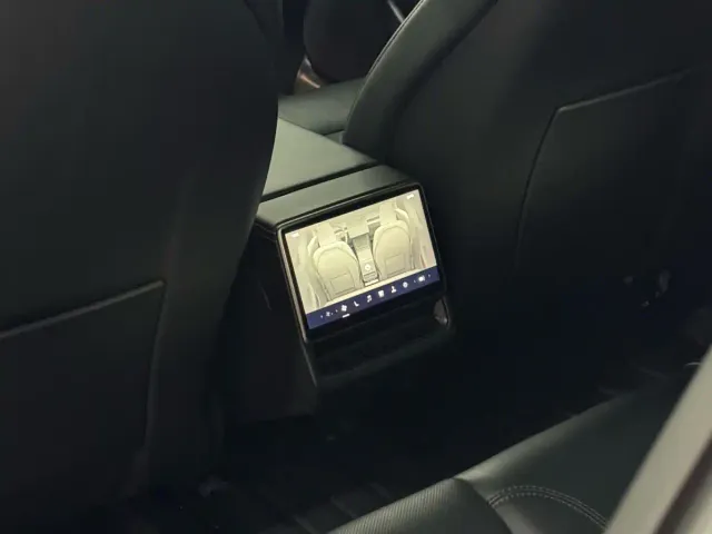 Tesla Model 3 — Фото автомобиля 8