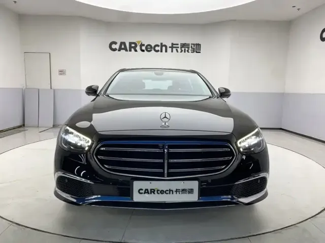Mercedes-Benz E-Class — Фото автомобиля 3