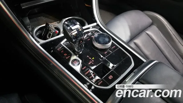 BMW 8 Series G15 — Фото автомобиля 12