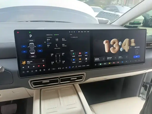 Li Auto MEGA — Фото автомобиля 12
