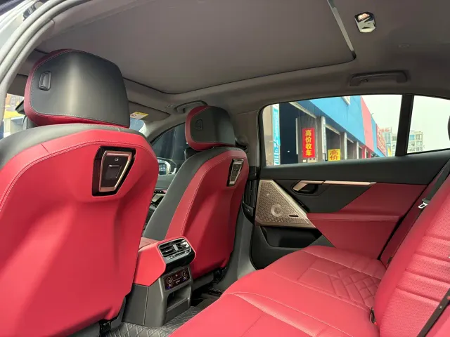BMW 5 Series — Фото автомобиля 14
