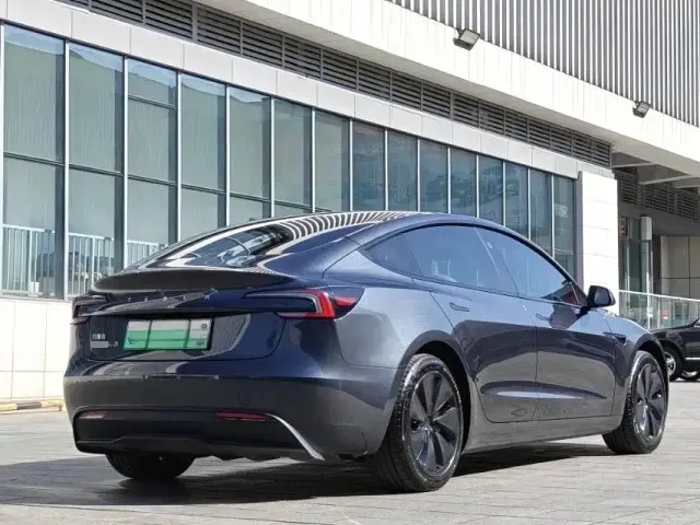 Tesla Model 3 — Фото автомобиля 7