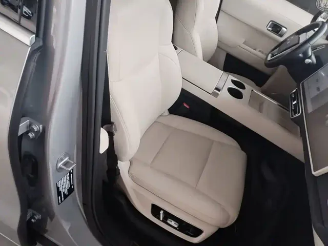 Li Auto L8 — Фото автомобиля 22