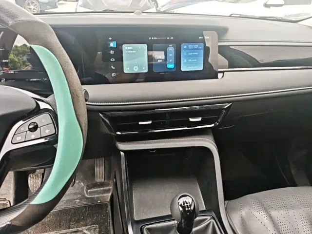 Roewe i5 — Фото автомобиля 12