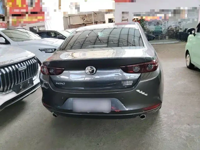 Mazda Axela — Фото автомобиля 5