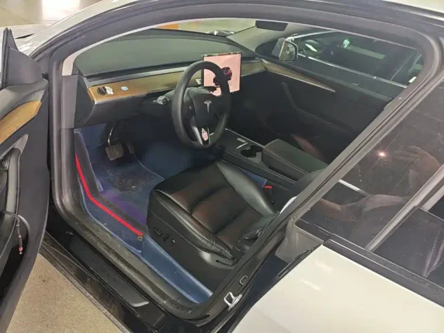 Tesla Model Y — Фото автомобиля 15
