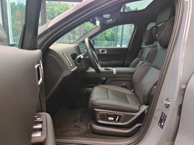Li Auto L8 — Фото автомобиля 9