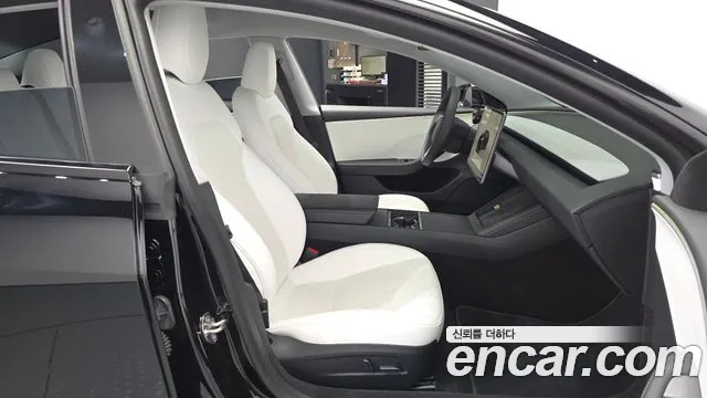 Tesla Model 3 — Фото автомобиля 17