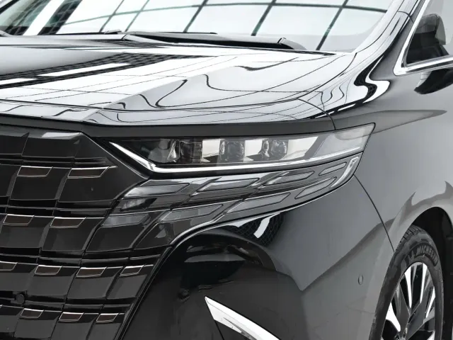 Toyota Alphard — Фото автомобиля 5