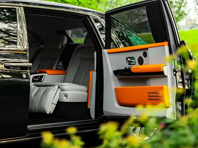 Rolls-Royce Phantom — Фото автомобиля 23
