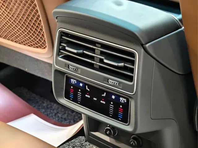 Audi Q7 — Фото автомобиля 12