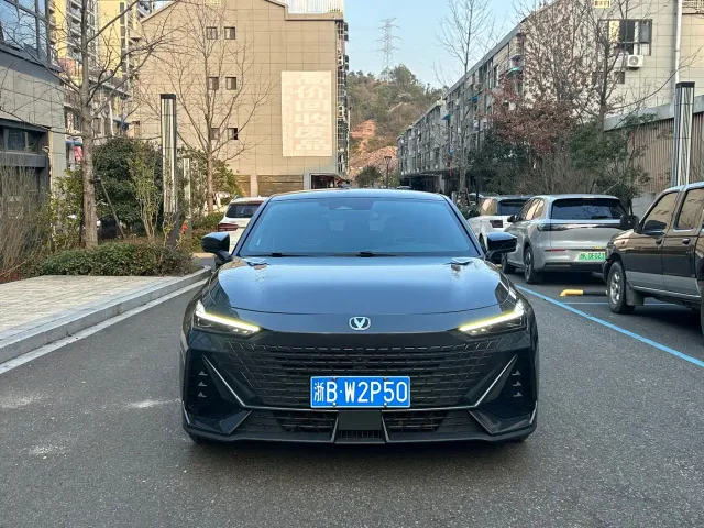 Changan UNI-V — Фото автомобиля 2