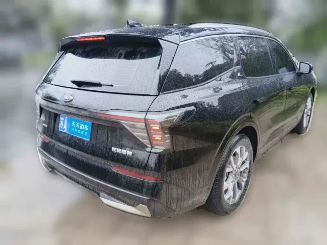 Ford Edge — Фото автомобиля 2