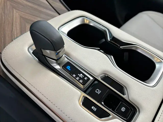 Lexus LM — Фото автомобиля 16