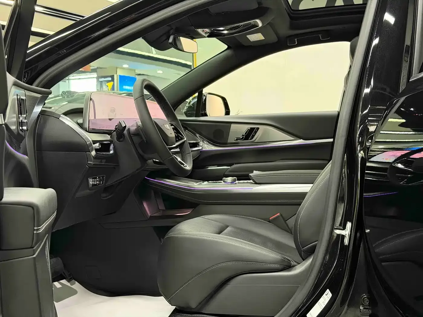 Cadillac Cadillac XT5 2026 2.0T Metropolitan Edition — Фото автомобиля 8