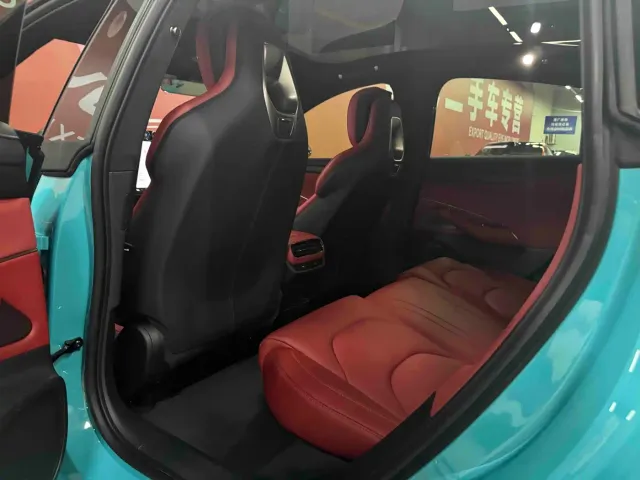 Xiaomi SU7 — Фото автомобиля 9