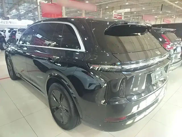 Li Auto L7 — Фото автомобиля 4