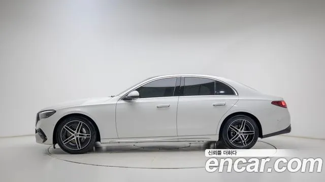 Mercedes-Benz E-Class — Фото автомобиля 4