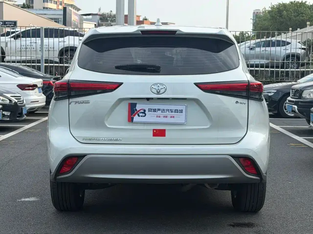 Toyota Highlander — Фото автомобиля 4