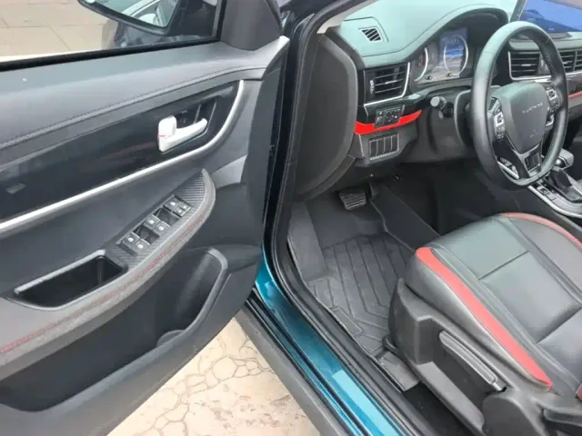 Forthing T5 — Фото автомобиля 15