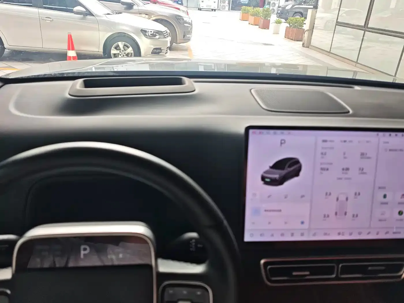Li Auto Li L8 2024 Pro — Фото автомобиля 12