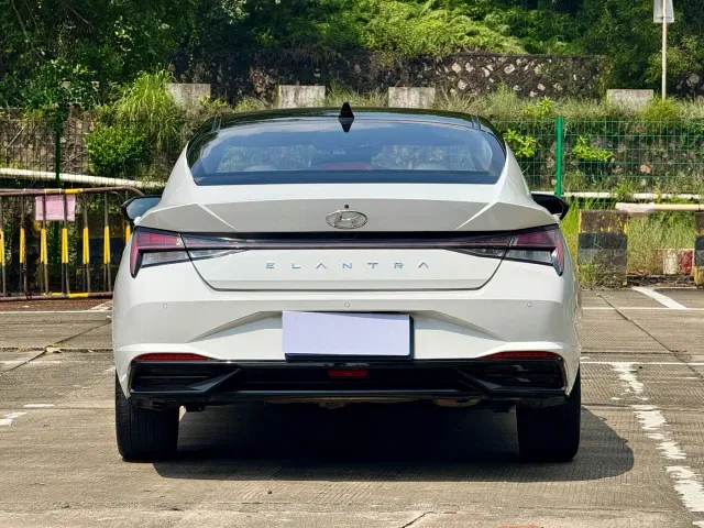 Hyundai Elantra — Фото автомобиля 13