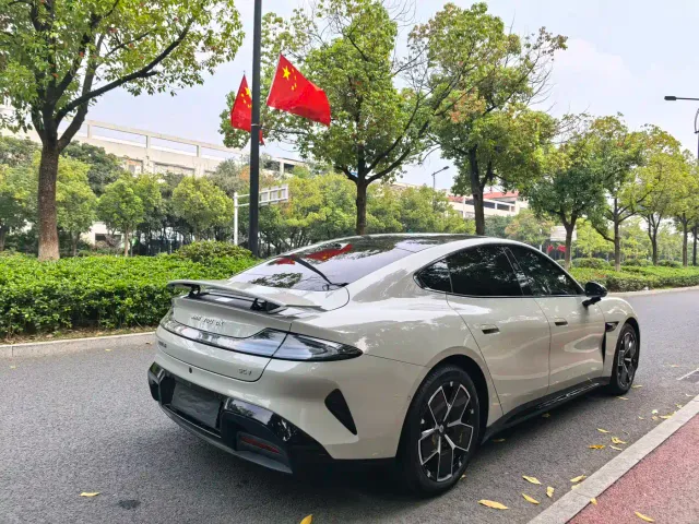 Xiaomi SU7 — Фото автомобиля 7