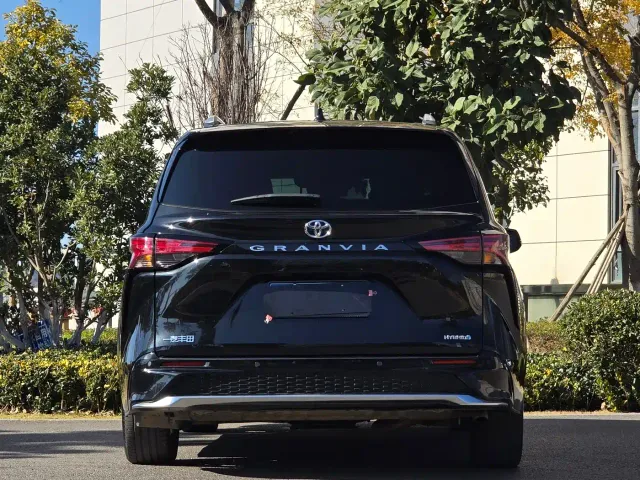 Toyota Granvia — Фото автомобиля 8