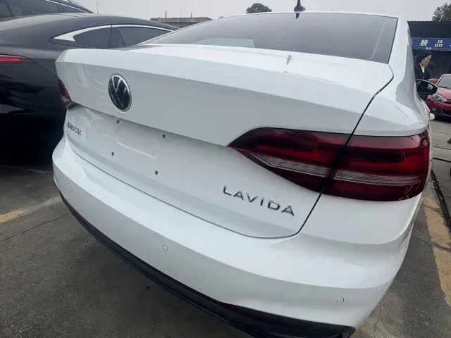 Volkswagen Lavida — Фото автомобиля 14