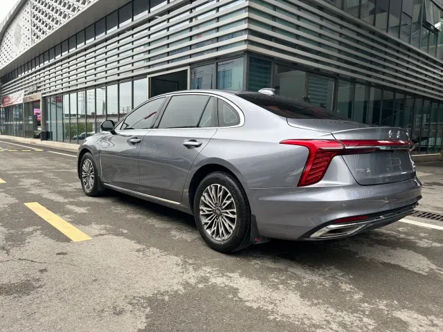 Hongqi H5 — Фото автомобиля 13
