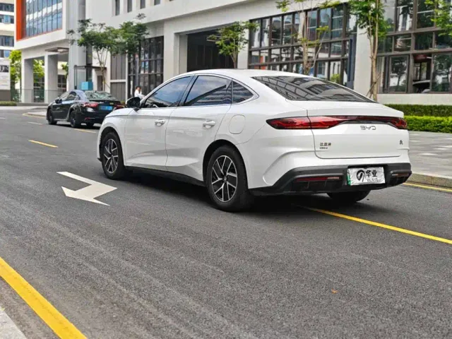 BYD Qin L — Фото автомобиля 15
