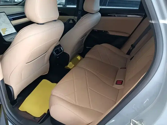 Geely Galaxy L6 — Фото автомобиля 16