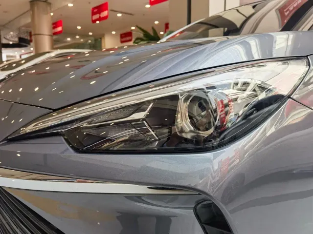 Roewe i5 — Фото автомобиля 21