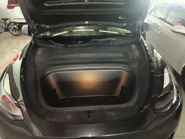 Tesla Model Y — Фото автомобиля 19