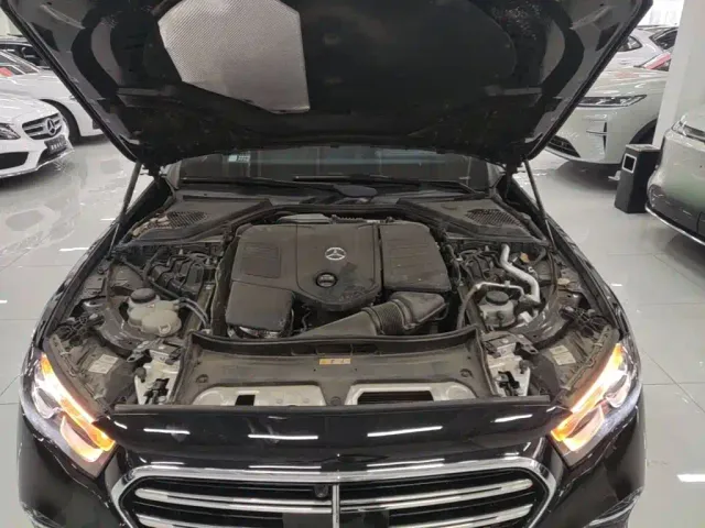 Mercedes-Benz E-Class — Фото автомобиля 19