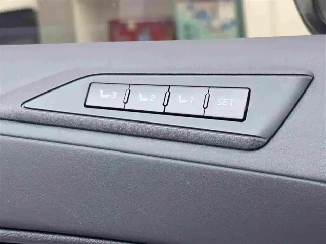 Toyota Alphard — Фото автомобиля 15