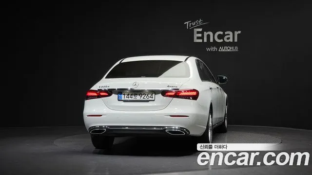 Mercedes-Benz E-Class — Фото автомобиля 4