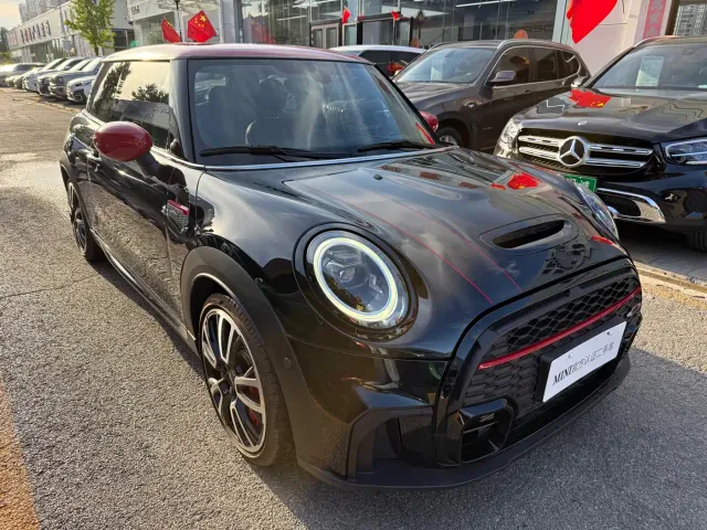 MINI John Cooper Works — Фото автомобиля 3