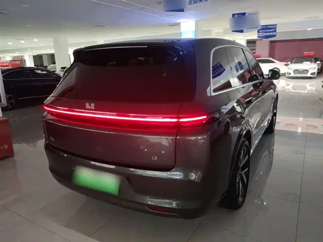 Li Auto L8 — Фото автомобиля 6