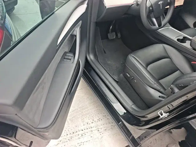 Tesla Model Y — Фото автомобиля 15