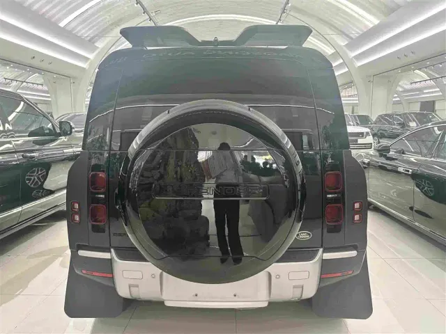 Land Rover Defender — Фото автомобиля 20